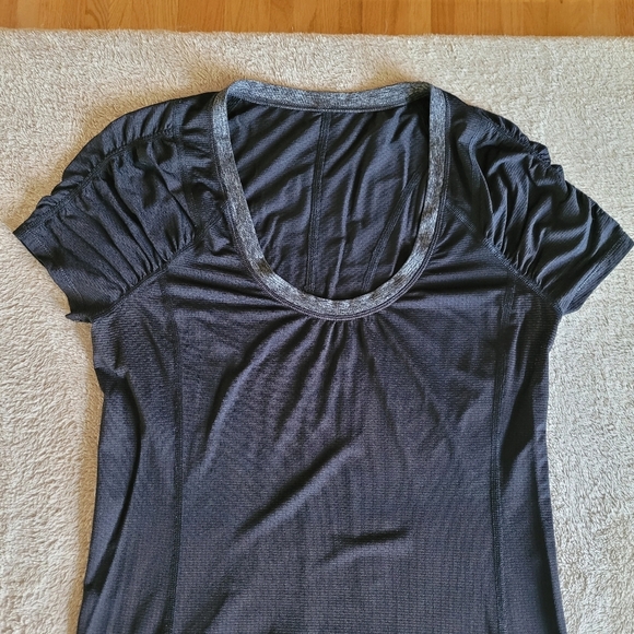 Lululemon scoop neck t-shirt size 6 - Picture 4 of 13